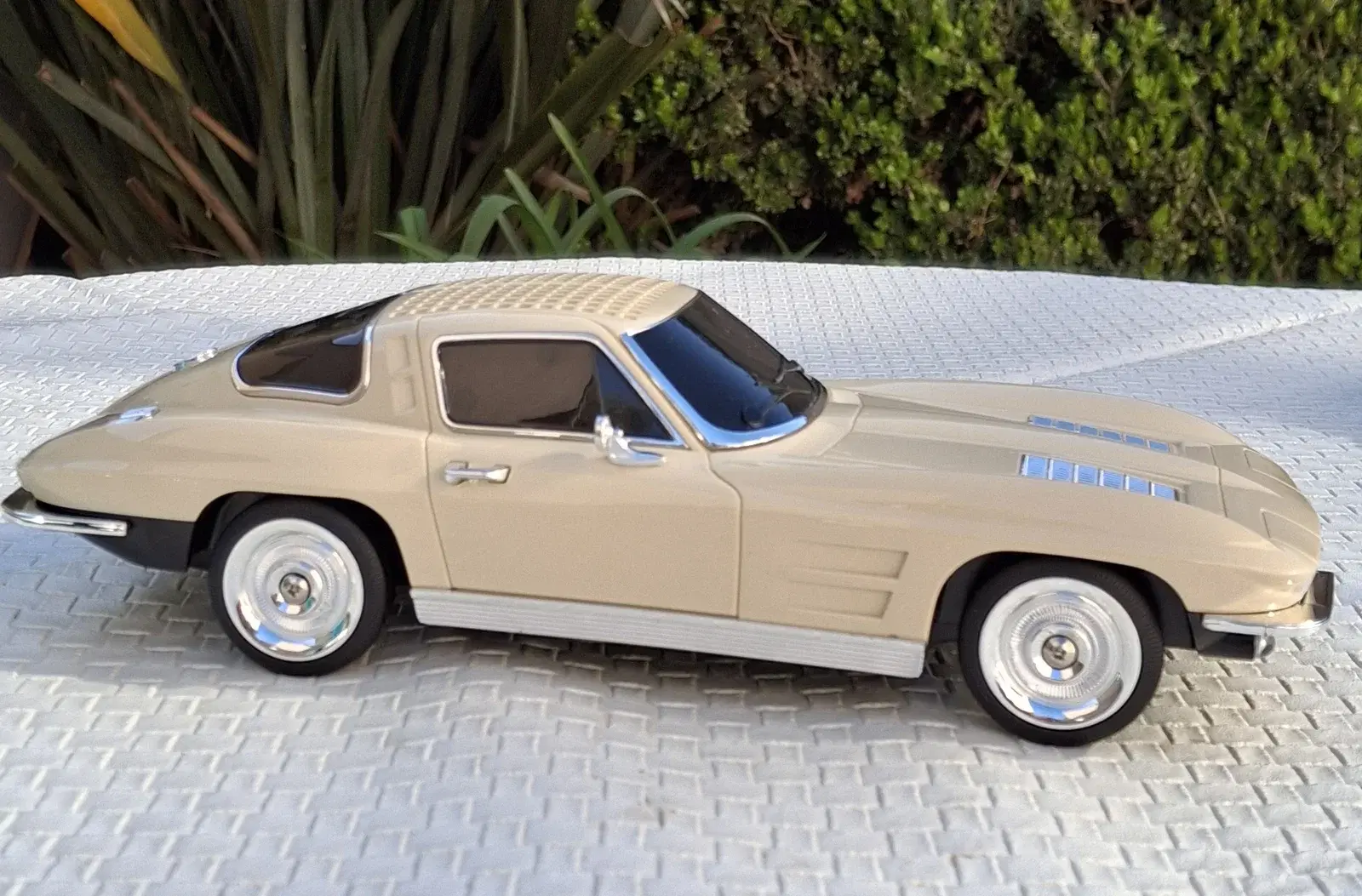 AUTO PARLANTE ViNtAgE Chevrolet Corvette Sting Ray Coupe (C2) Beige 2