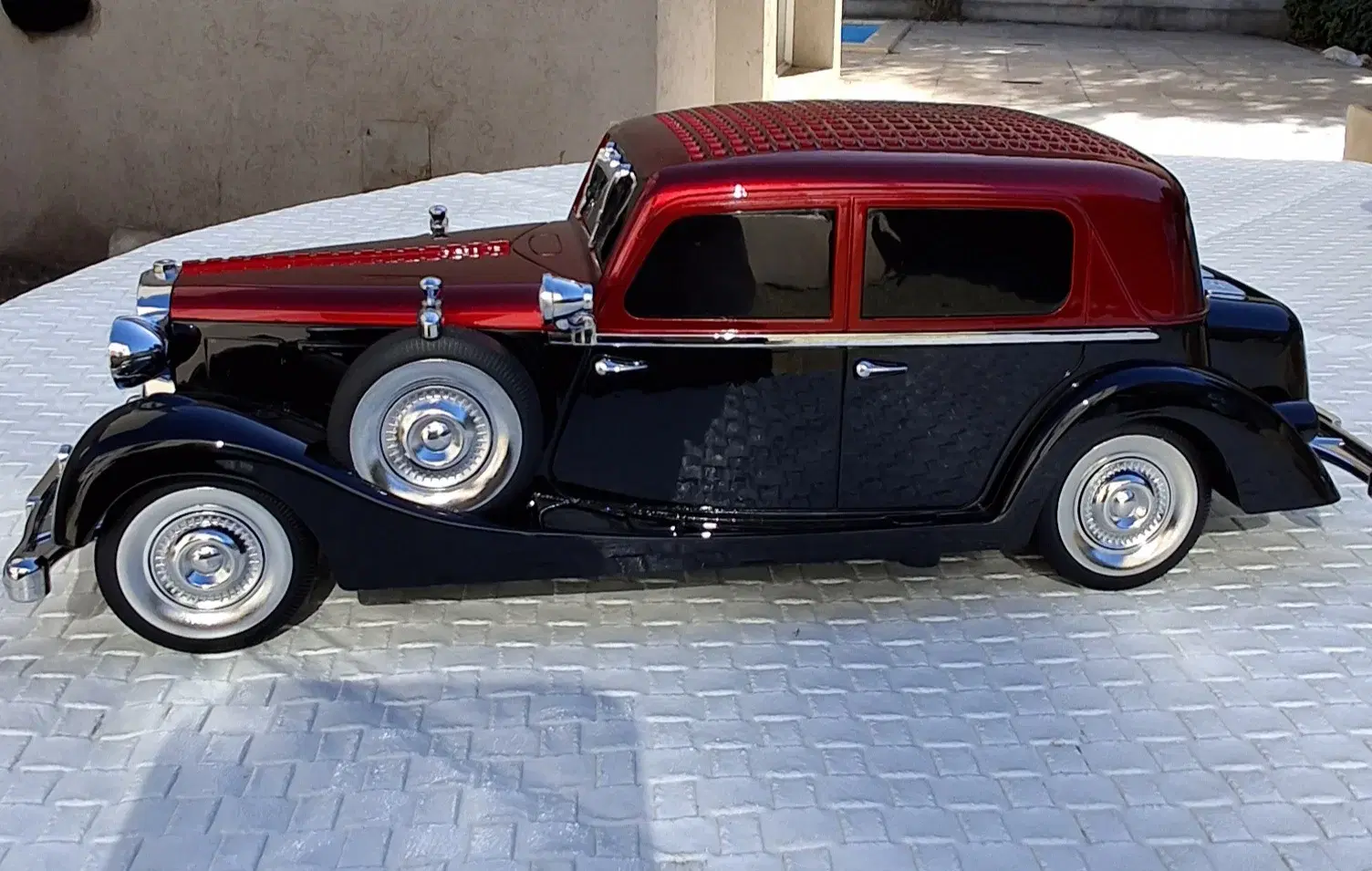 AUTO PARLANTE ViNtAgE Mercedes-Benz 500K / 540K Sedan / Cabriolet Negro c/ Rojo  4