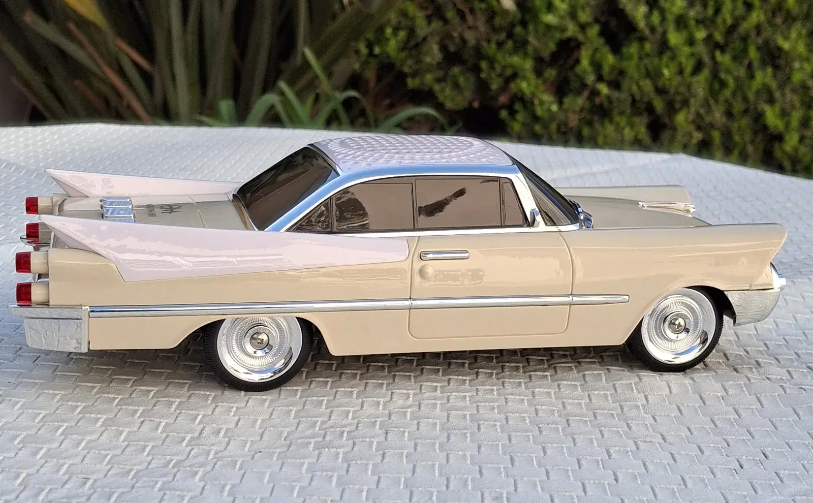 AUTO PARLANTE ViNtAgE Plymouth Fury de 1958 Beige