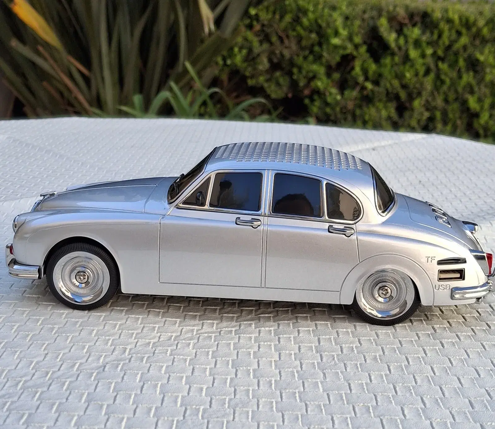 AUTO PARLANTE ViNtAgE Jaguar Mark 2 (MK2) Color Plata